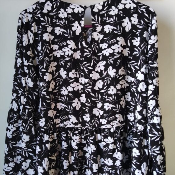 Schwiing blouse (New) - Picture 4 of 4